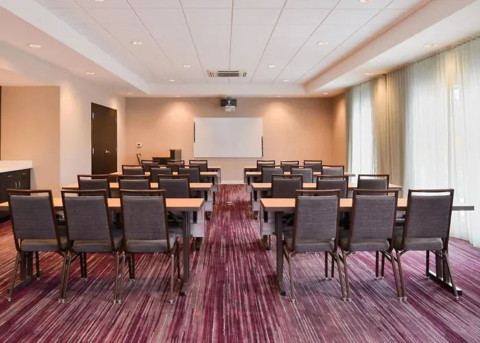 Courtyard By Marriott Toledo North