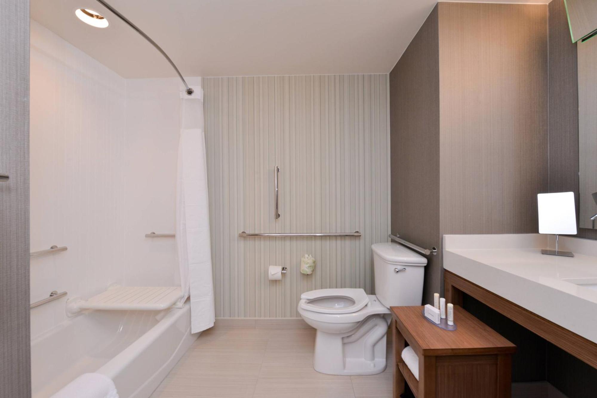 Courtyard By Marriott North Hotel